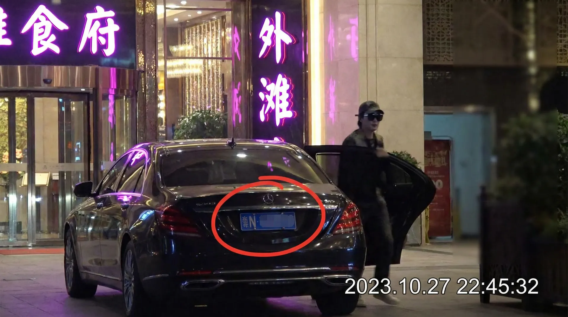 bwin体育网址 - 某明星深夜现身高档餐厅被拍
